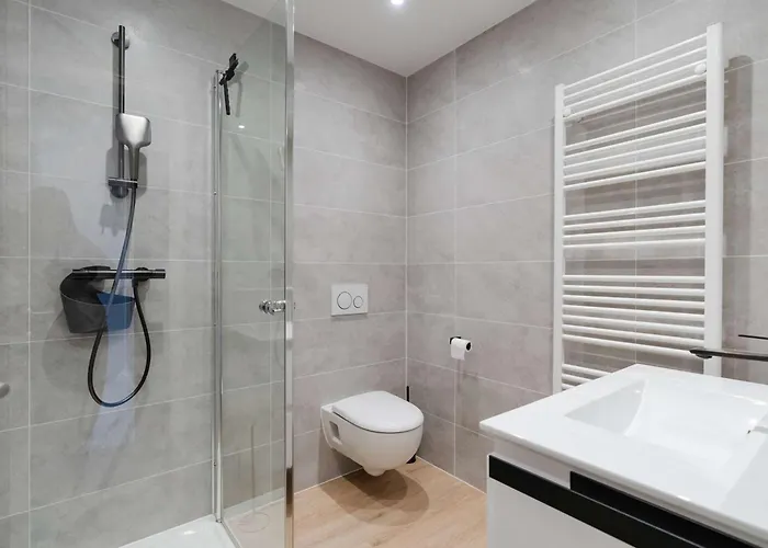Pavillon T3 Avec Piscine, Climatisation Et Parking A Narbonne-plage - Fr-1-409-248