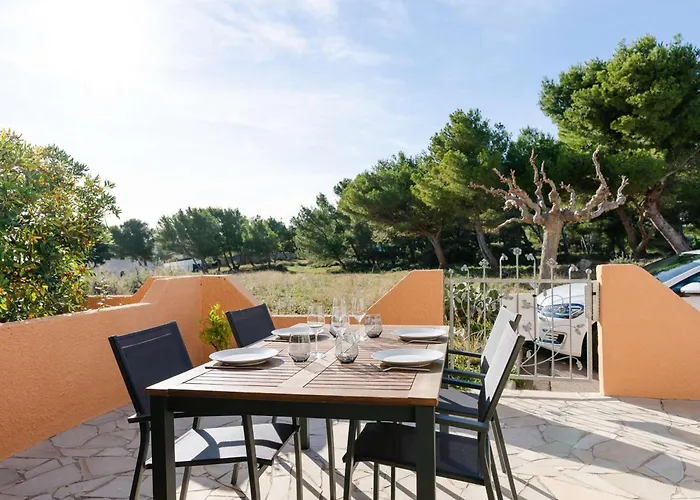 Pavillon T3 Avec Piscine, Climatisation Et Parking A Narbonne-plage - Fr-1-409-248 *